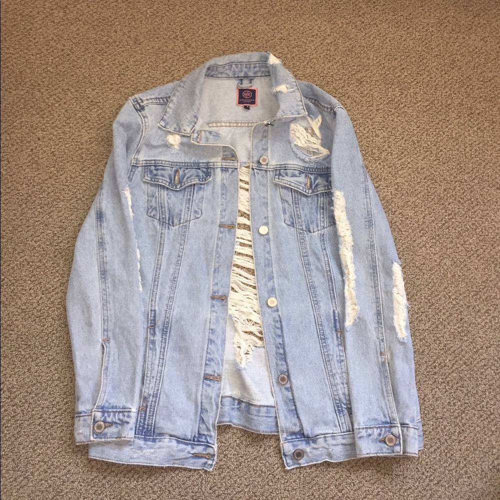 🎉Distressed Denim Jacket!!