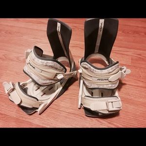 Atomic snowboard bindings