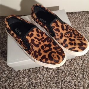 MIA sneakers leopard texture
