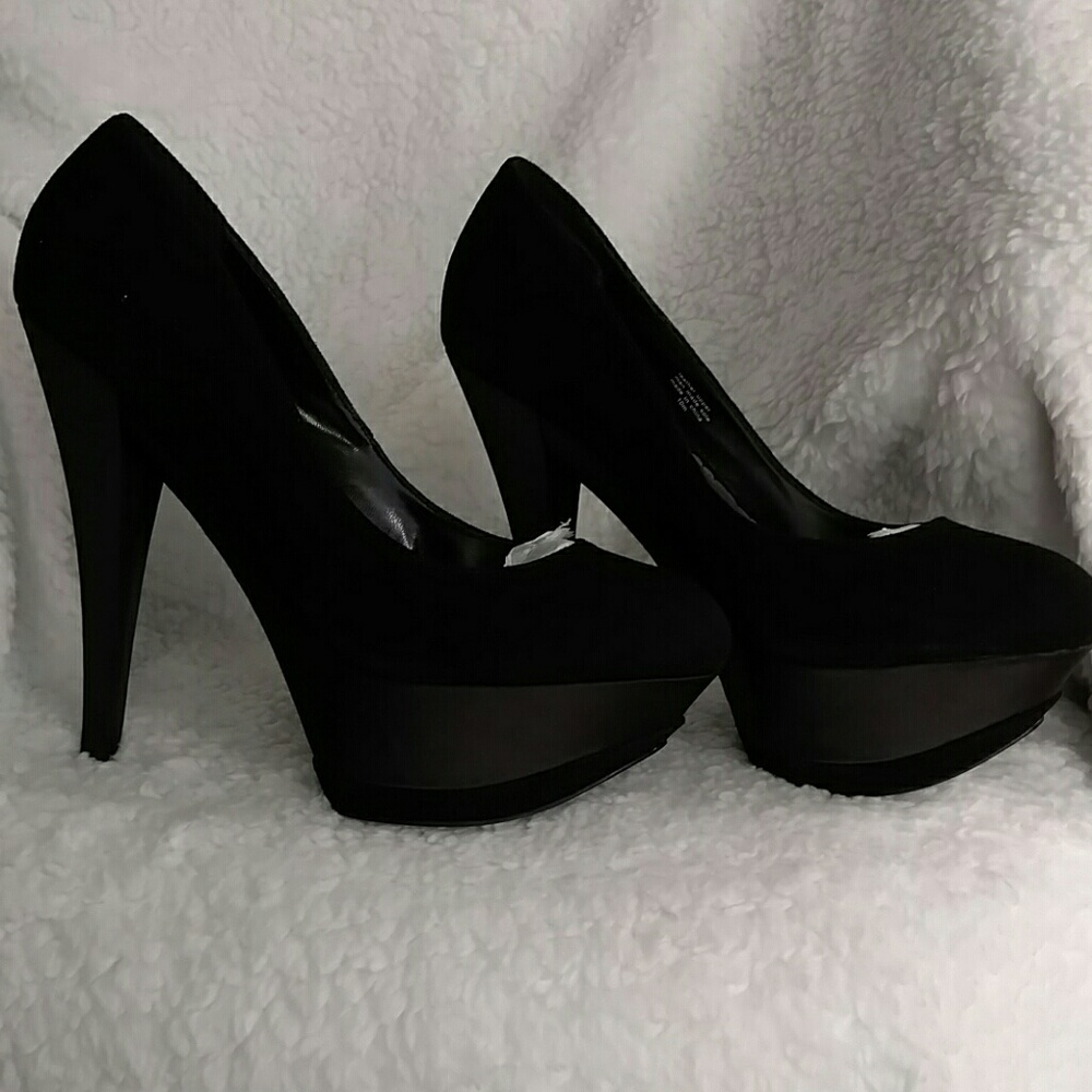 BEBE Tristan Platform Pump Black Suede Size 10