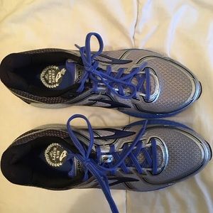 Brooks gts-16 running shoes