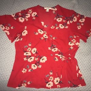 ❌❌ SOLD ❌❌ Red Floral Top✨