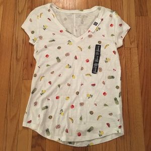 🍐NWT Gap factory V-neck easy tee fruit print XS 🍋