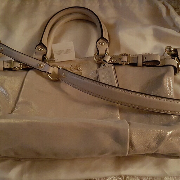 Beautiful brand new Coach bag with tags on. - Picture 4 of 4