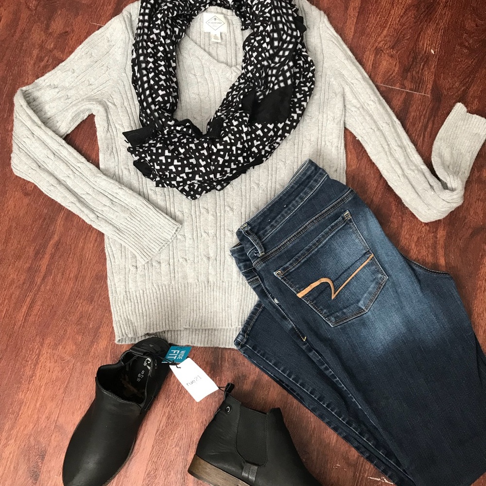 St. John’s Bay Heather Grey V-neck Sweater