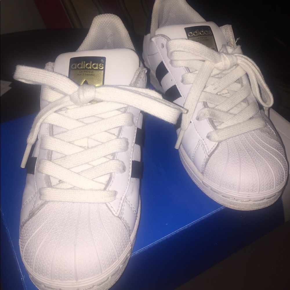 Adidas superstars sneakers size 3.5 in men