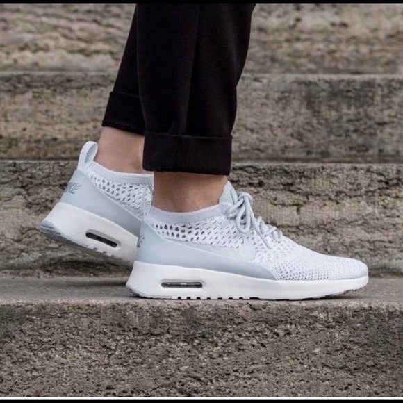 nike air max with sock