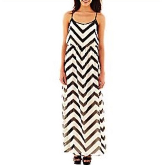 Bisou Bisou Dresses & Skirts - Black & white Chevron maxi