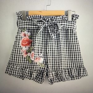 Gingham flowered shorts