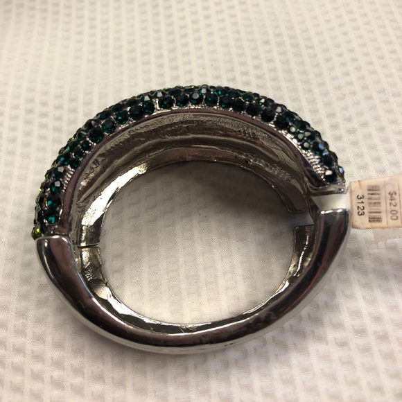 Chunky Crystal Magnetic Hinged Bracelets/Green - Picture 6 of 7