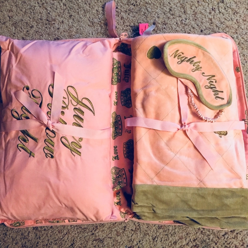 Juicy Couture Pink & Green Sleepover Set