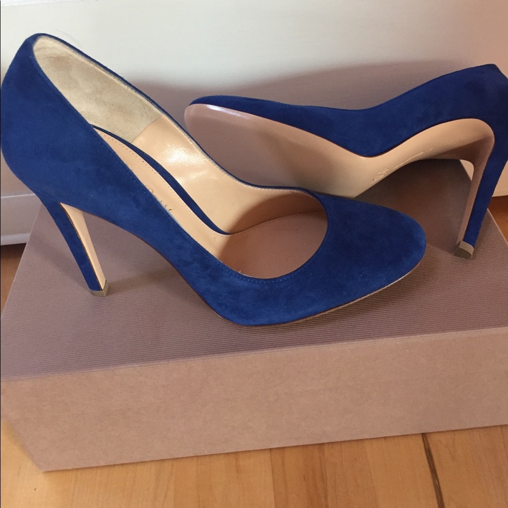 Brand new Gianvito Rossi Roma pumps