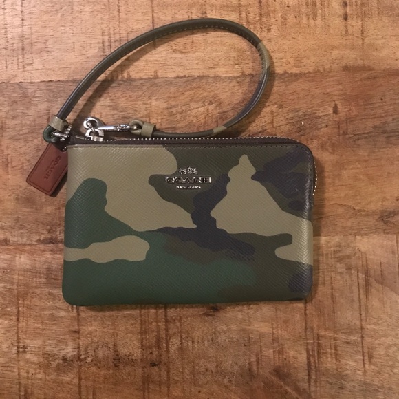 Coach Handbags - Coach wristlet