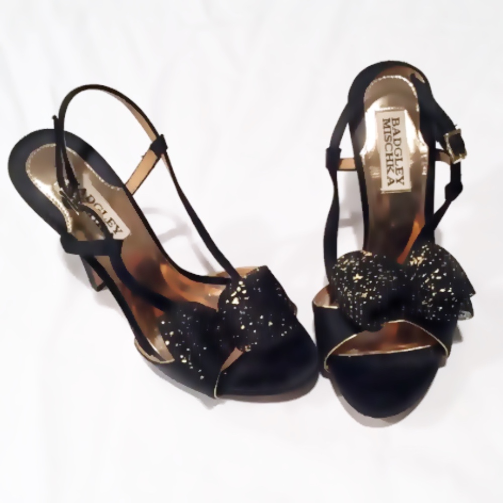 SALE! Badgley Mischka platform pumps with mesh bow