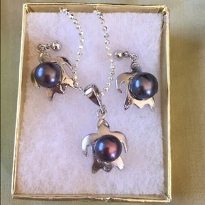Hawaiian Honu Pearl Necklace and Earrings