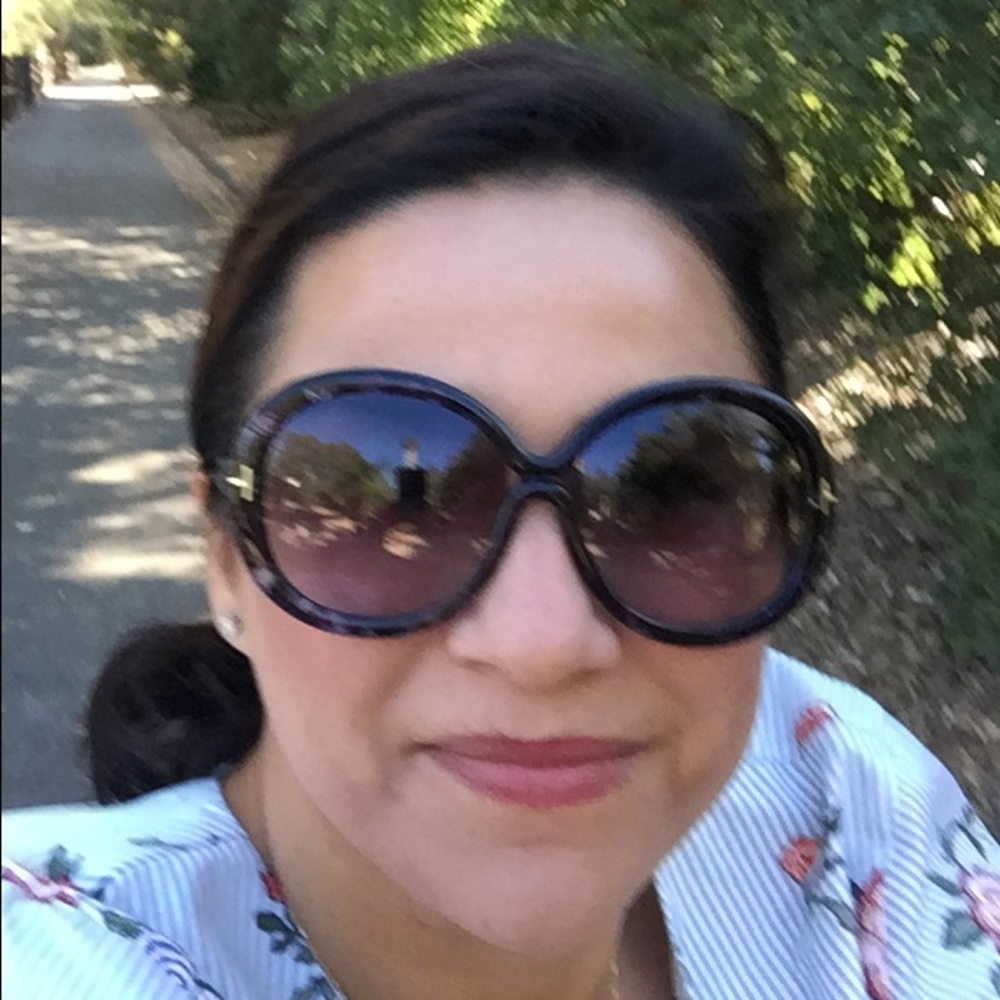 Meet your Posher, Magaly