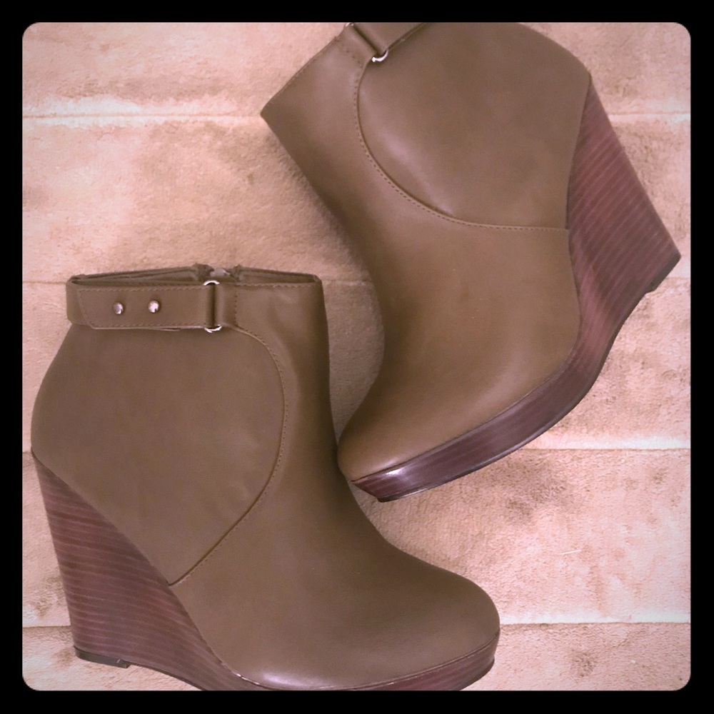 Wood-Stacked Buckled Ankle Booties