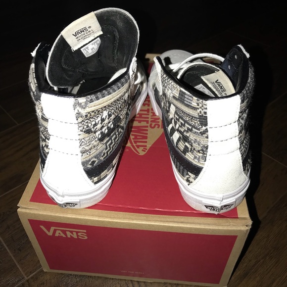 Vans - Picture 3 of 4