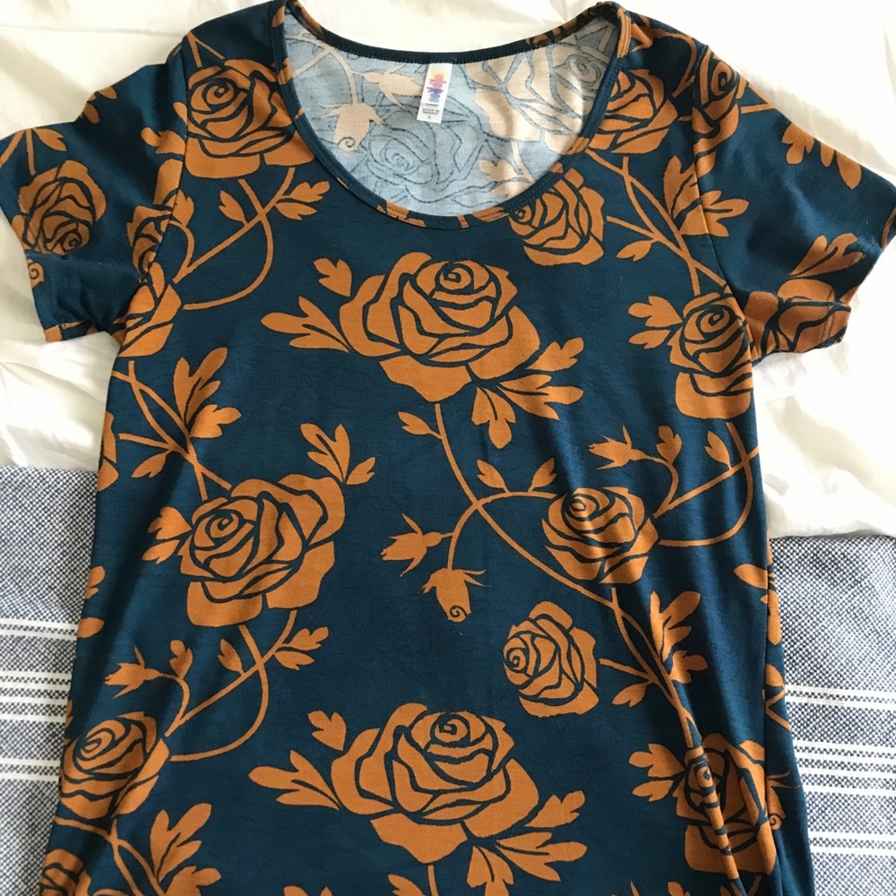 Lularoe Floral (Rose) classic T