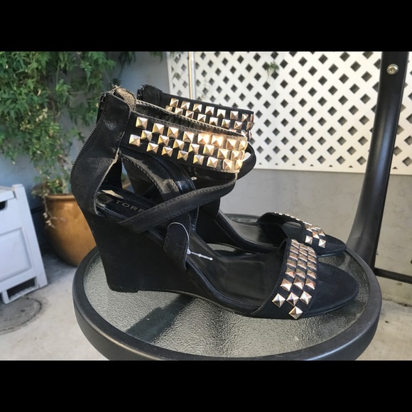 SOLD TORRID Black Gold Studded Open Toe Wedges 10 - Picture 3 of 8