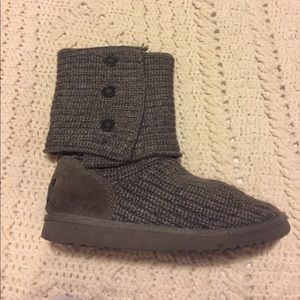 Grey sweater ugg boots