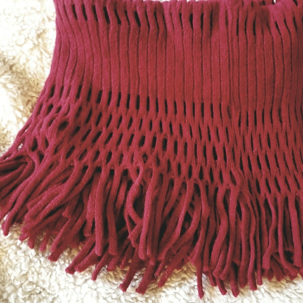 Uber Soft Red Fringe Infinity Scarf - Picture 3 of 4