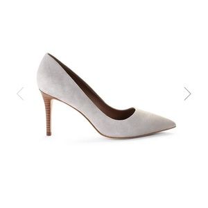 New, with tag, Elie Tahari Roma Pump color Bamboo