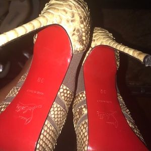 Snake skin, beige leather Christian louboutin