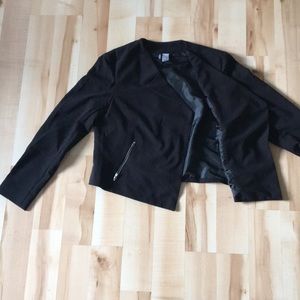 H&M creped blazer. Size: 12 (US)