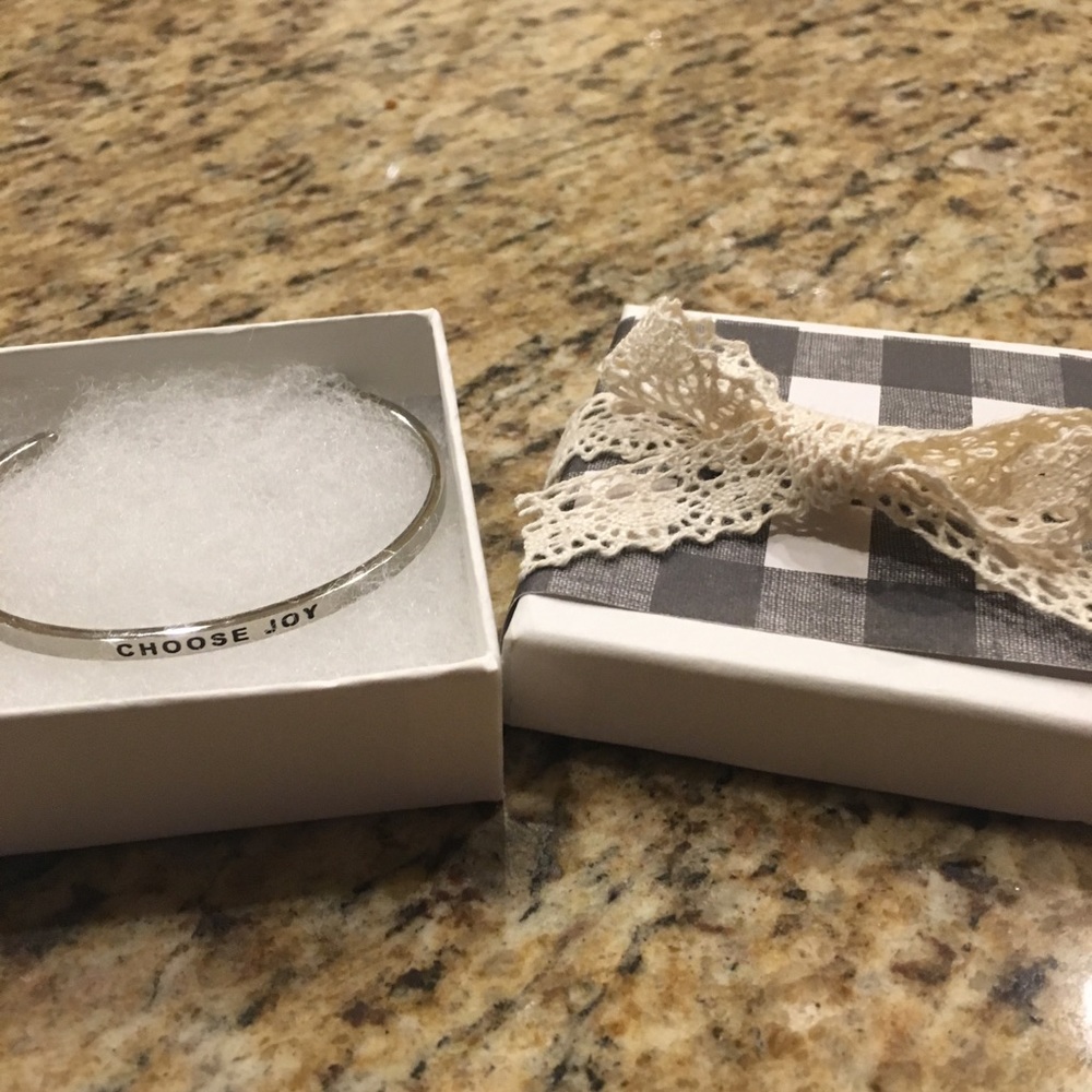 ‘Choose Joy' Bracelet - Picture 2 of 4