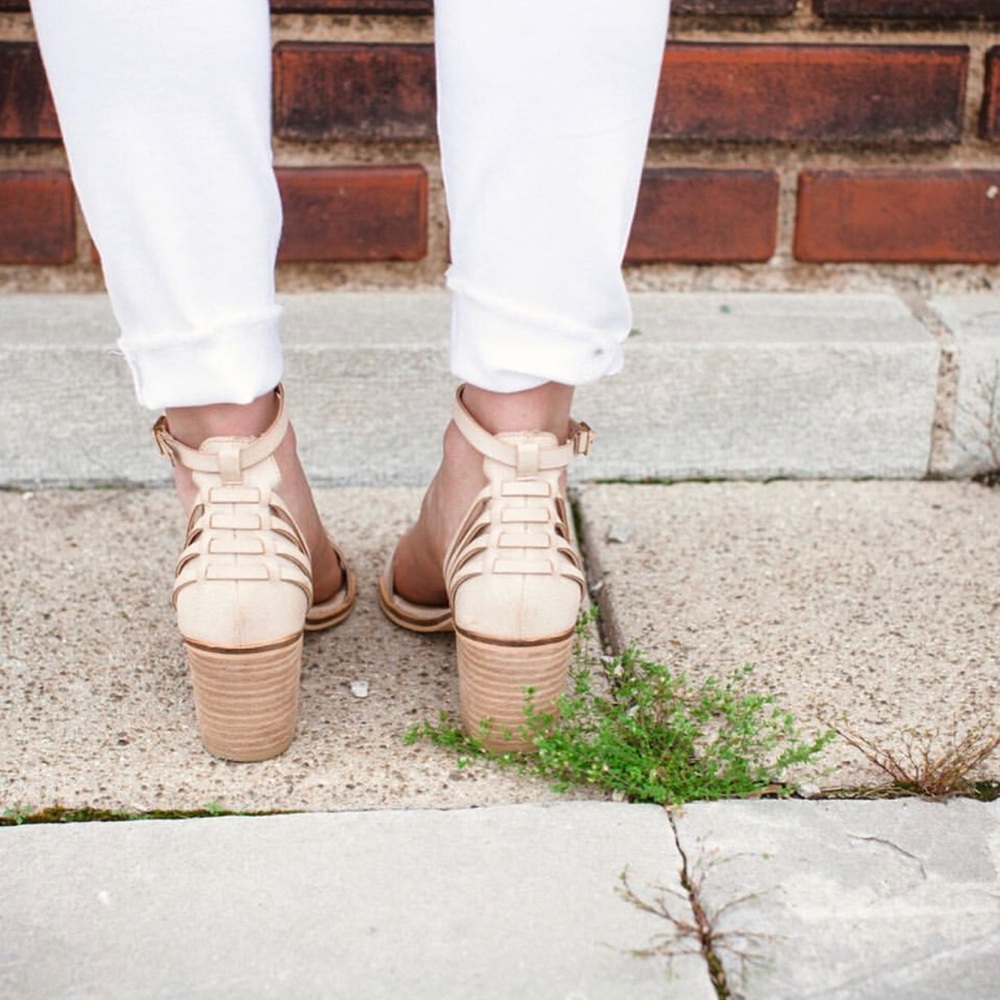 NIB Cream Distressed Woven Low Block Heel Sandal - Picture 2 of 8