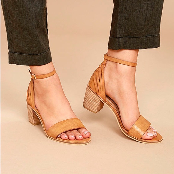 NIB Cream Distressed Woven Low Block Heel Sandal - Picture 6 of 8