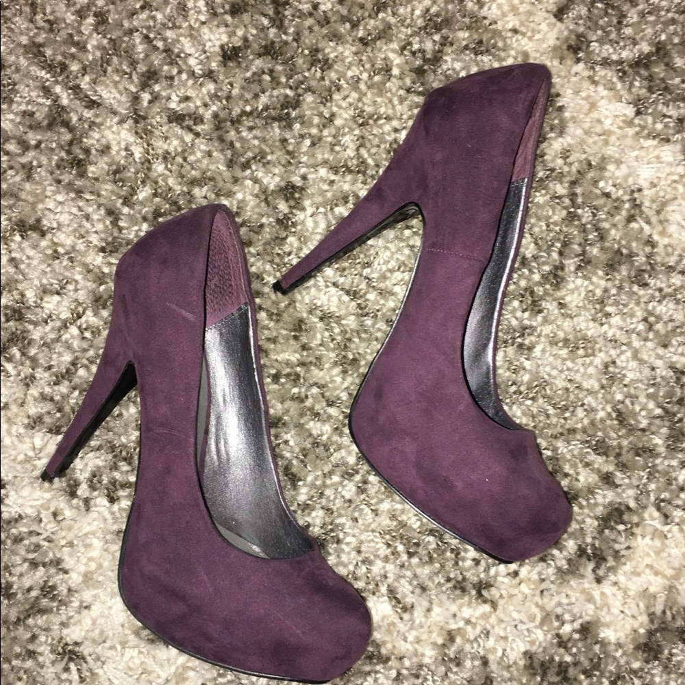 Lovely People Purple suede pump. EUC