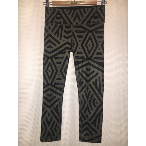 Lululemon cropped leggings - Picture 1 of 2