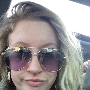 Meet your Posher, Brittany