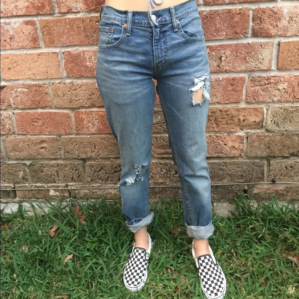 Distressed Levi Mom Jeans
