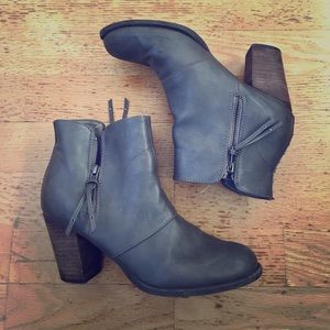 NEEDS TO GO! American Eagle boots