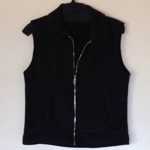 Nils black vest