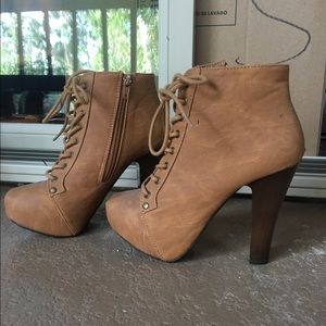 Heel boots