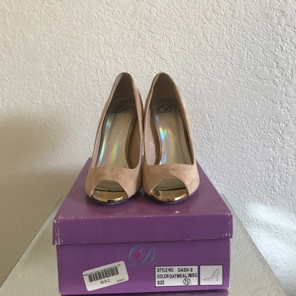Preowned Stilettos by *Delicious Shoes