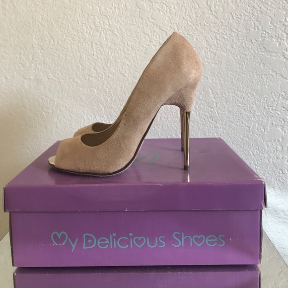 Preowned Stilettos by *Delicious Shoes - Picture 2 of 4