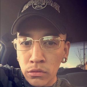 Meet your Posher, Adaam