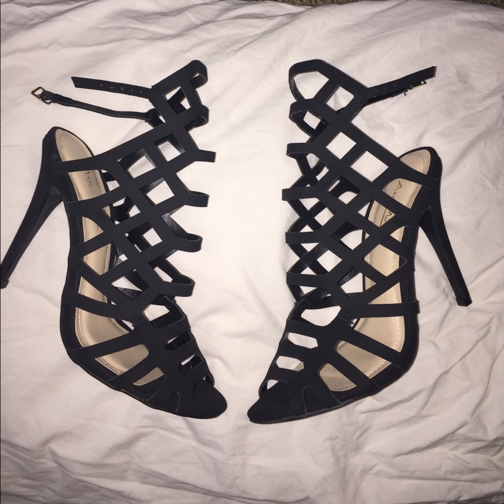Black Caged Heels 👠