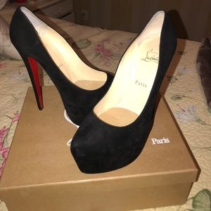 Authentic Daffodile Louboutins size 40