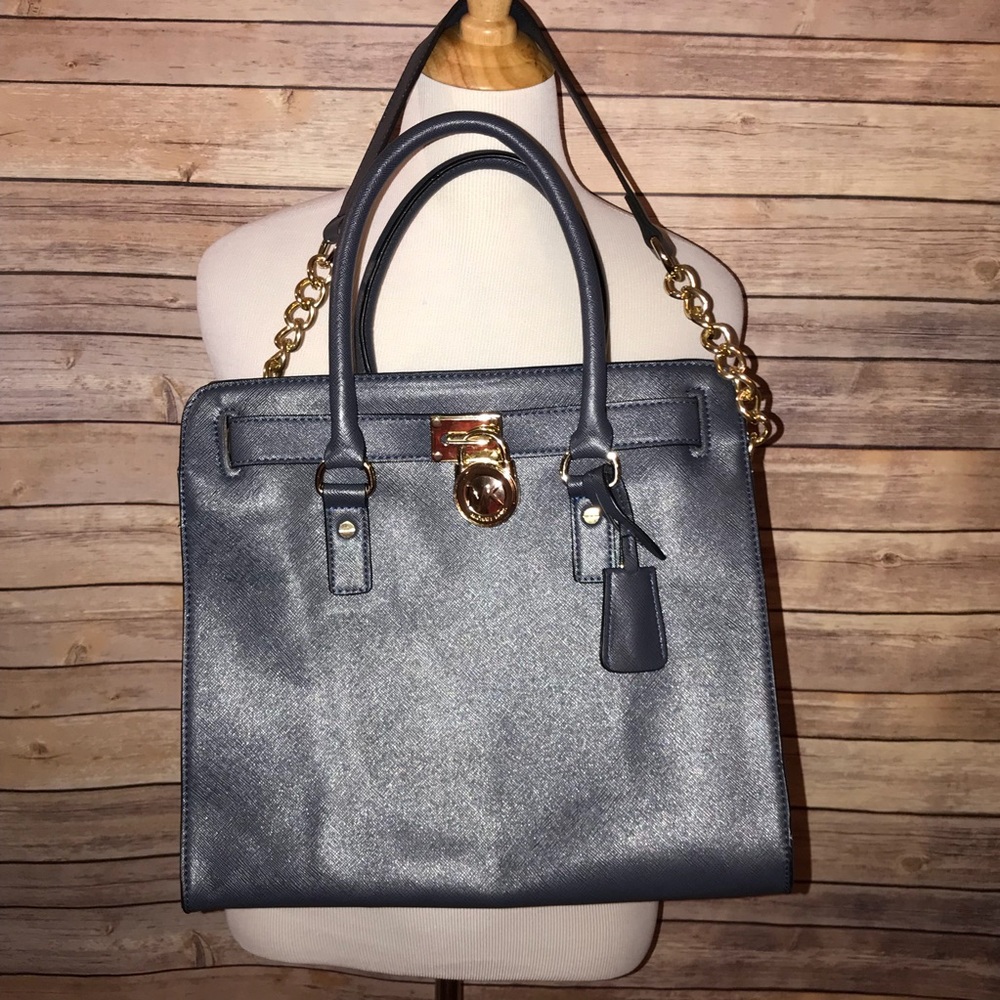 🚫SOLD🚫 Michael Kors Navy/Gold Large Hamilton Bag - Picture 3 of 8