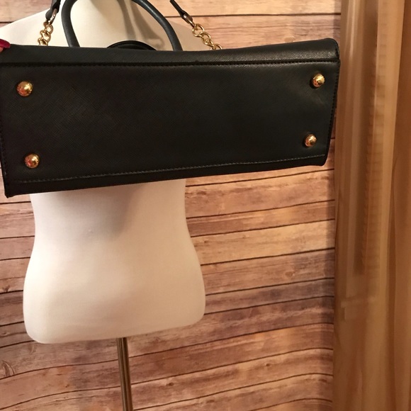 🚫SOLD🚫 Michael Kors Navy/Gold Large Hamilton Bag - Picture 5 of 8