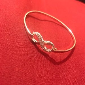 New silver infinity bracelet