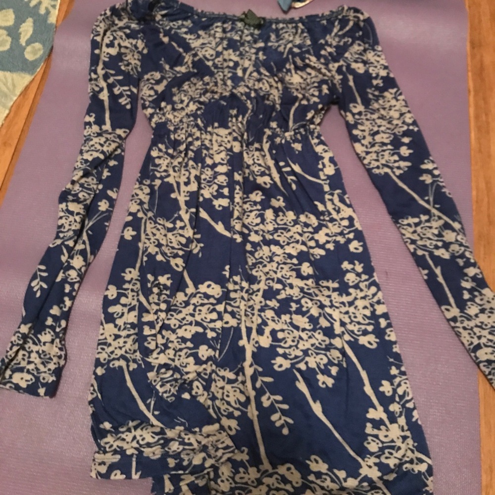 V neck long sleeve dress