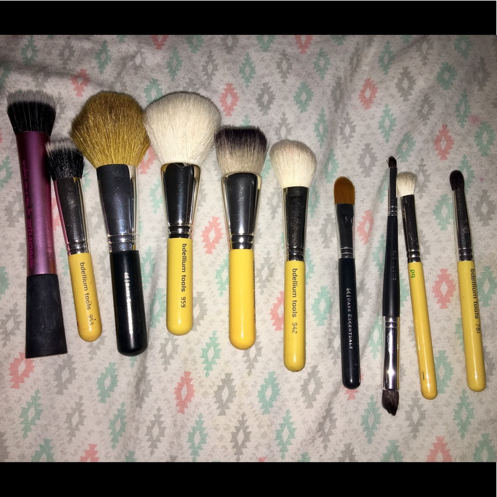 Makeup brushes