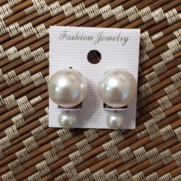 Fashion Jewelry Jewelry - 💥FREE ITEM💥 NWT Earrings